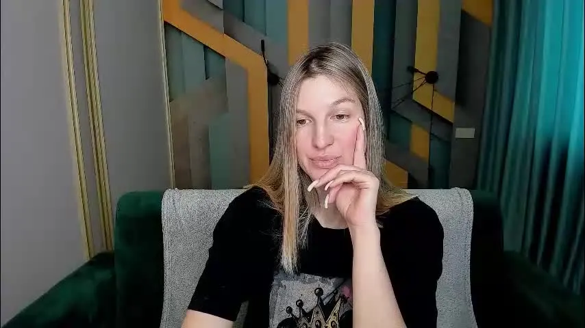 emilywalkers — Lovense : Device that vibrates at the sound of Tips and makes me wet. #OhMiBod