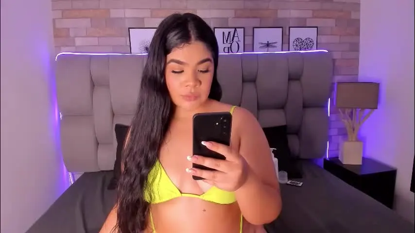 emmabecket2 — GOAL: SPANK ASS VERY HARD FOR ME [111 tokens remaining] Welcome to my room! #bigass #latina #asian #curvy #sexmachine