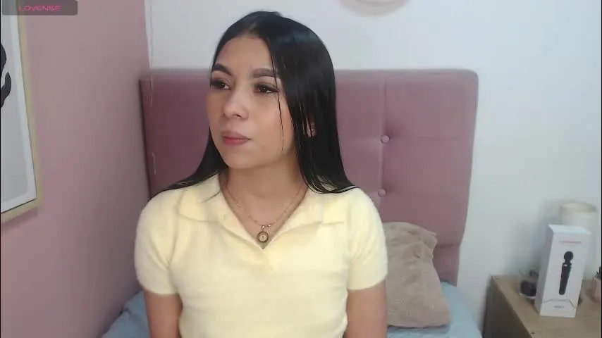 gabriela_paris — Ride my pillow [205 tokens left] 💖Welcome, pvt exclusive domi incluided 💖 #teen #new #latina #smallboobs #bigass #domi