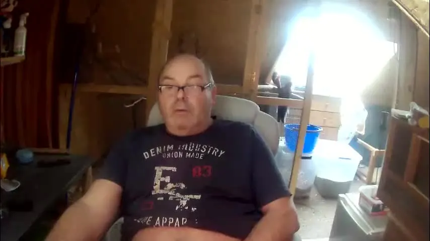 germany_50 — loos my shirt 10 tok / flash cock 15 tok/ flash ass 20 tok/ priv and passwortroom are open / no answere pm = out / no tip = no fun / i am a bi man ;-)