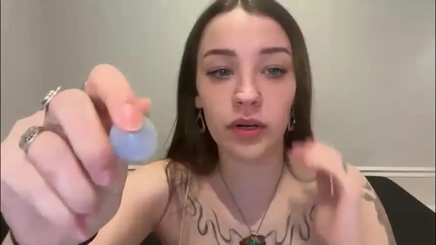 hannahtaylorr — pillow ride #new #fun #newgirl #18 #blueeyes [3326 tokens remaining]