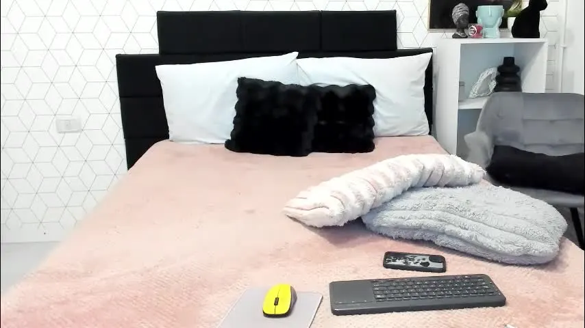 heidixcutie — Let's get naughty! - Goal: naked for 5 min #new #lovense #latina #bigboobs #cute