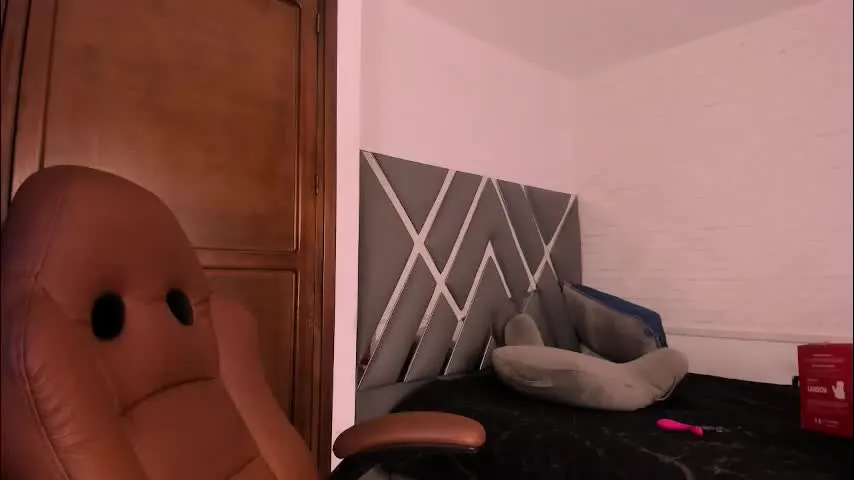 hellena_1 — GOAL: show tits [77 tokens left] #redhead #bigboobs #natural #hairy #flexibility