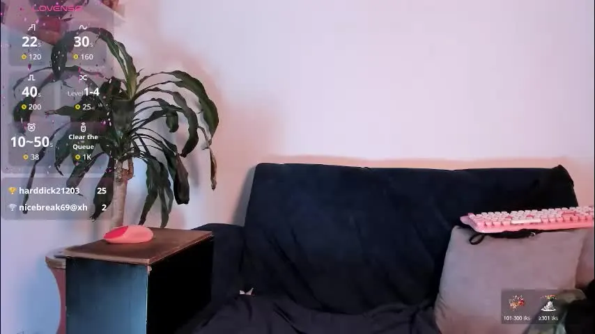 im_amber_ — GOAL: Kisses to Camera [20 tokens remaining] Welcome to my room! #bigass #deepthroat #young #lovense #anal