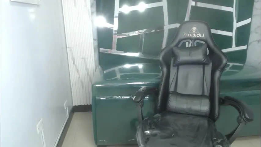 iris_bell_ch — Come, I'll show you why Latina blondes are the dirtiest desire in the world. - #new #bigpussylips #blonde #c2c #sissy