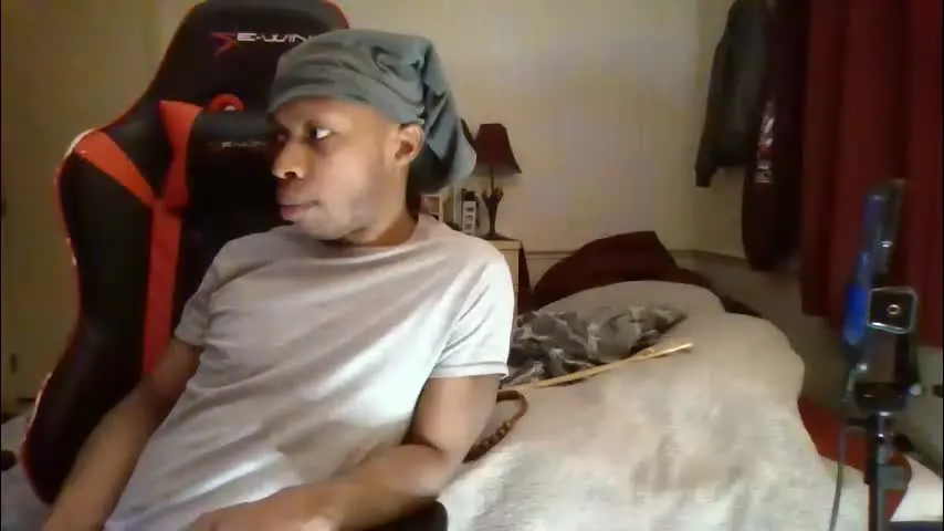 ironcogking — Welcome Big thick dick flashes for 25 tokens! If you like what see buy Hot Pizza. #daddy #cumshow #pvts #horny #feet