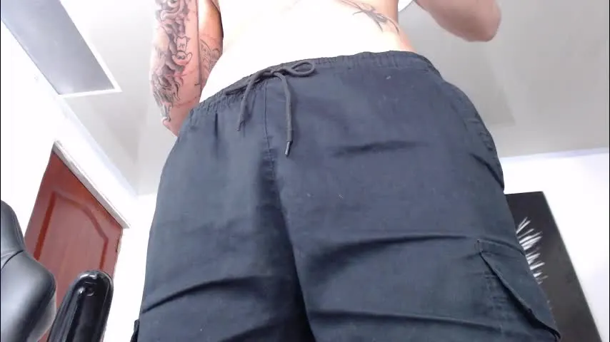 jaico_santos — HEY HEY SHOW CUM #young #new #bigcock #latin #cum [868 tokens remaining]