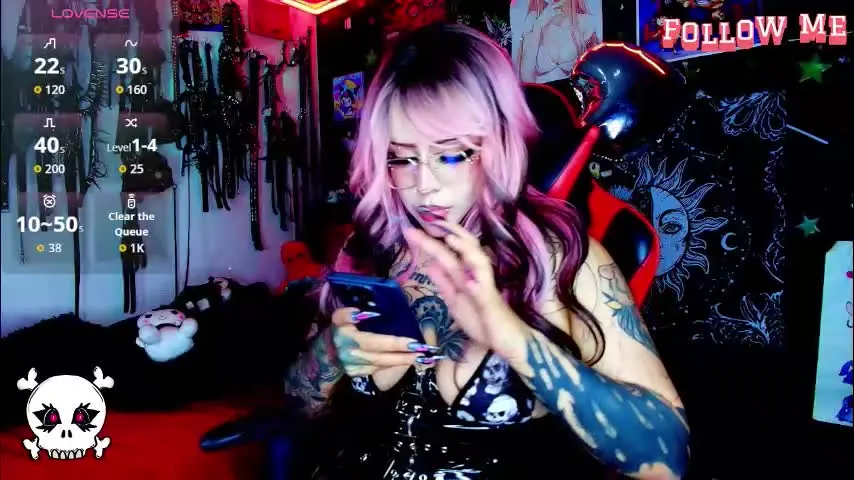 janna_ink — GOAL: Naked [207 tokens remaining] HAPPY NEW YEAR ♥ #goth #ahegao #BDSM #latina #smoke