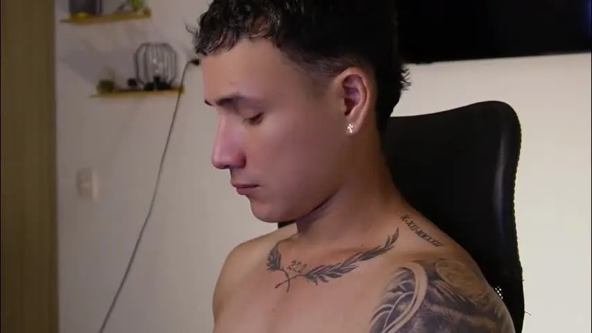 jeff_seid77 — GOAL: REMOVE SHIRT AND NIPPLEPLAY [80 tokens remaining] enjoy my room #muscle #cumshow #domination #cum #lovense