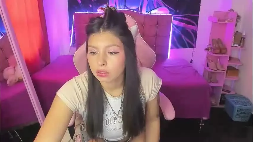 jennal_010 — GOAL: Dance [100 tokens remaining] Welcome to my room love! #bigass #new #deepthroat #latina #bigboobs