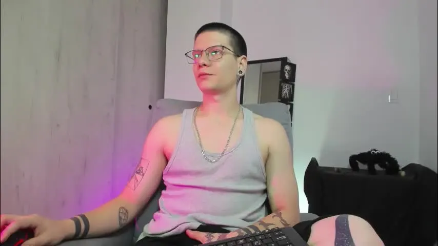 jerrycole_ — Goal: Flex muscles💪 #latino #Smoker #Tattoo #Straight #Lovense - Next Goal: Flash Pants 👖