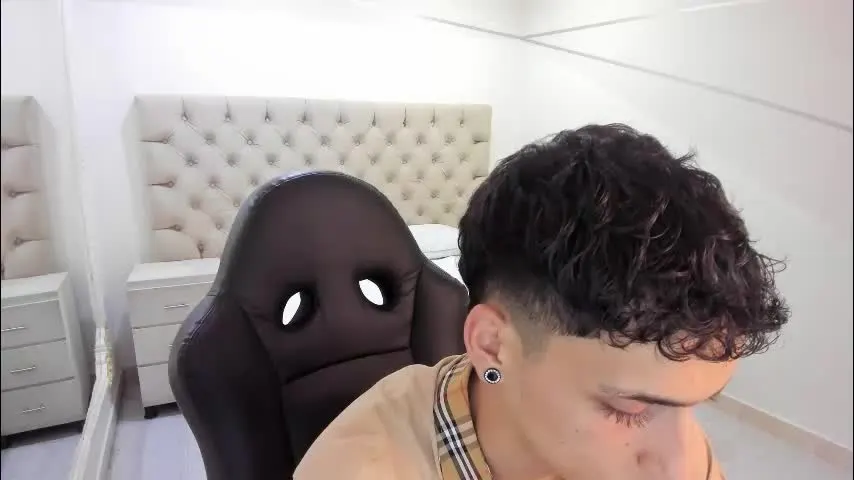 jhoanleandro — Show Cum #bigcock #bbc #slim #young #cum [528 tokens remaining]