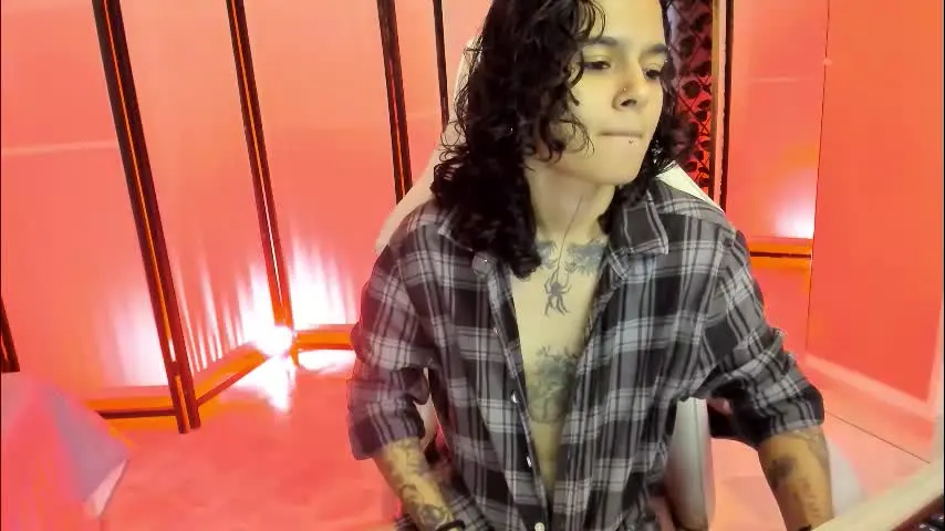 julianne_7 — GOAL: Suck fingers 🤤 [37 tokens remaining] I'm new in this website. Come on for you show me your love. 🤍✨ #tomboy #latina #new #18 #skinny