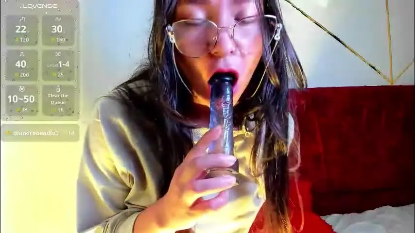 julieta_lein — GOAL: Spank ass [28 tokens remaining] Welcome to my room! #asian #new #latina #bigass #natural