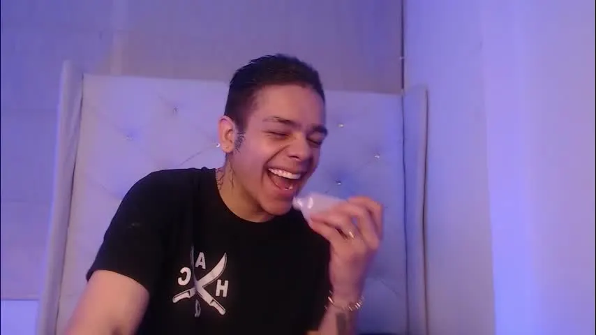 kim69_and_noah — Hi love 💖 welcome to my room🥰i konw you wanna have fun 🌠 - Multi-Goal : naked #Latino #18 #anal #lovense #bigass