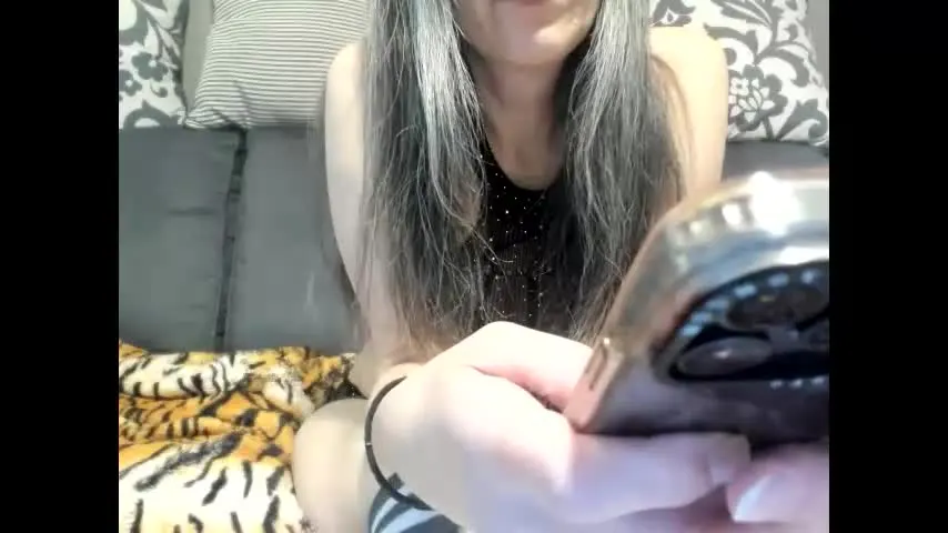 kinkykortney — bra off Tip 100 get 3 min pussy tease Tip 200 Tip 202 10 vids xoxo #mature #cum #pussy #natural #hairy