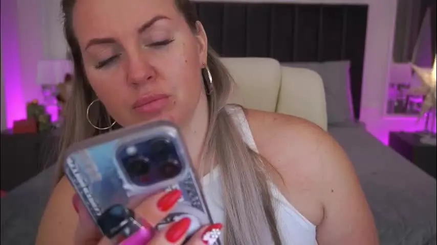 kiracandys — Kiracandys's room #naturalbigboobs #twerk