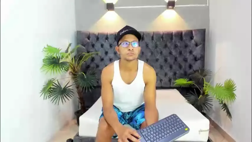 larry_vito — Hard dick play, cum for you 😈 / #bigcock #cum #new #master #fit [400 tokens remaining]