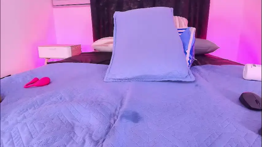 lay_madison — welcome to my room #anal #squirt #latina #deepthroat #fuckmachine #bigass [499 tokens remaining]