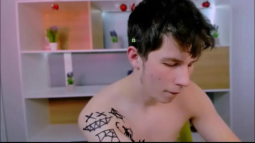 leo_valor — GOAL: make my day happy [1499 tokens remaining] Welcome to my room! #muscle #18 #shy #sph #c2c