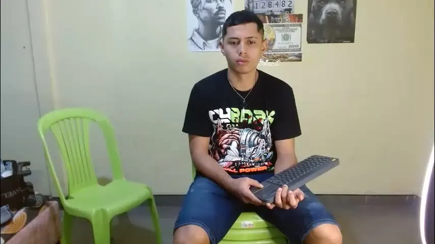 lil_condor_baby — #cum 500 #burps #follada muñeca [1000 tokens remaining]