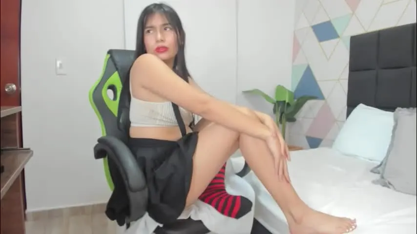 lila_lain — GOAL: Dance + DOGGY [120 tokens remaining] Welcome to my room! #skinny #daddysgirl #18 #smalltits #cute