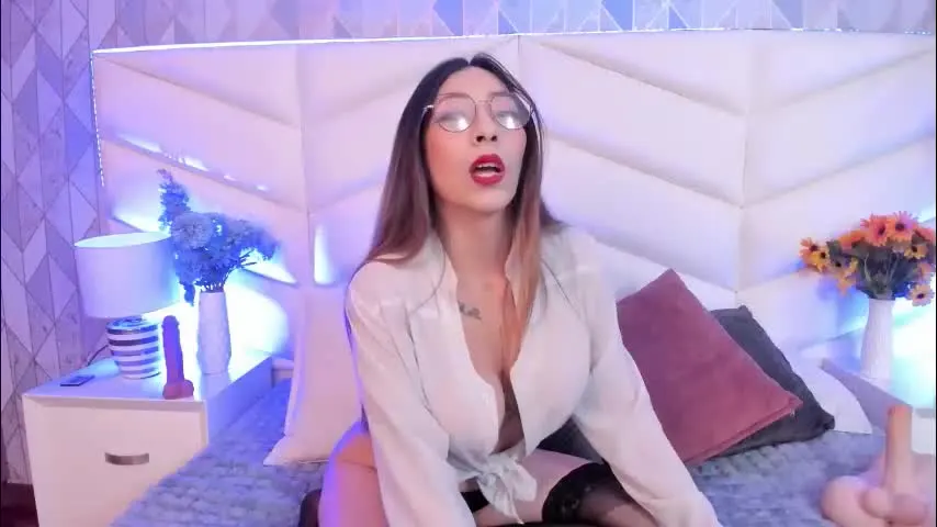 lizzi_hotman — Current Goal: Oil on breasts + low moans at 300 tokens -- 🍑 Watch me take off my bra! Happy naked!😈 #bigboobs #rubia #british #tits #Young