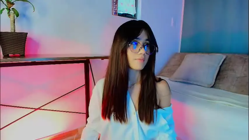 lizzy_kane — GOAL: A slow and gentle striptease ❤️ My soul stands out before my being #lovense #cute #little #colombia #spanks