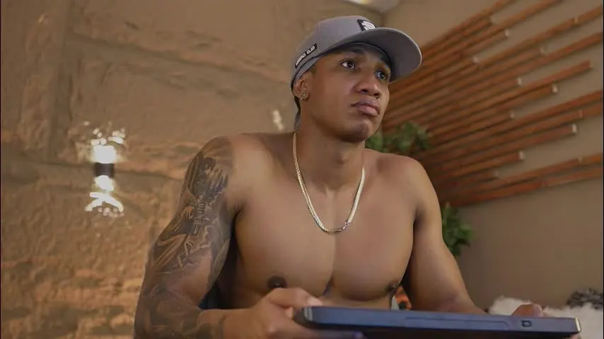 logan_varela — Make me happy [43 tokens left] #cum #daddy #muscle #lovense #feet