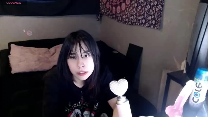 londonray — nude for 30mins :) [1817 tokens remaining]