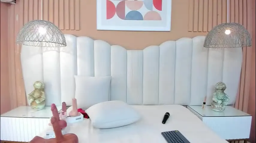 lunasoft_ — GOAL: finger in my tight pussy min [196 tokens remaining] hi i am anna! lets feel that sexy body reacting ❤️‍🔥 #bigboobs #bigass #latina #machine #blowjob