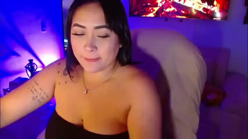 m33li — let me drain you today 😈--- 😈🔥Lush On! 10 Tips UltraHigh 20 sec #feet #findom #curvy #bbw #bigass