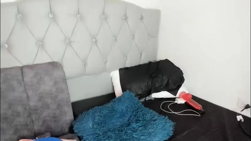 maia__diamont — GOAL: ALL NAKED - DESNUDA [181 tokens remaining] Welcome to my room! #18 #bigboobs #milktits #latina #new