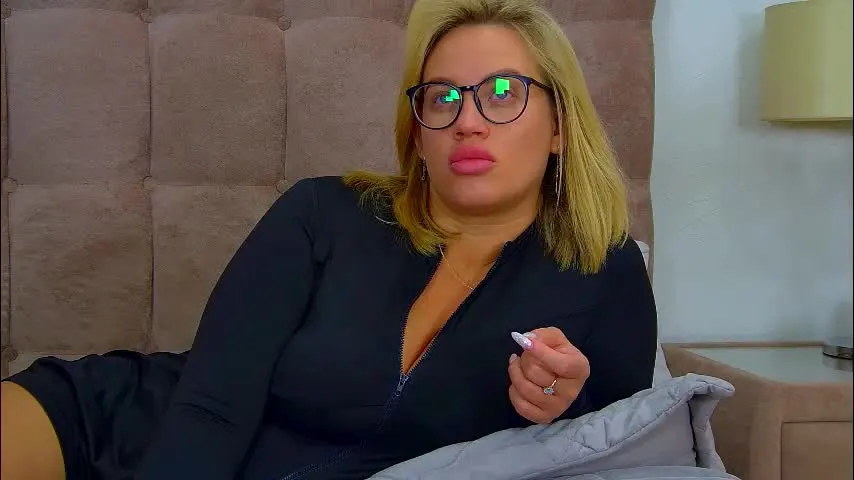 marianeumann — Marianeumann's room #nonude #bigass #bigboobs #blonde #lovense