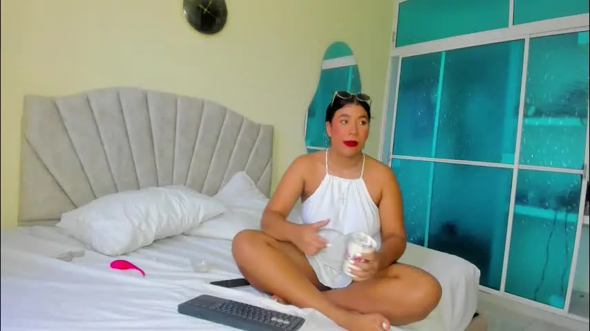 marsmith1 — Ride it dildo 🍑 😈😈😍😍 #feet #heels #curvy #hairy #mistress