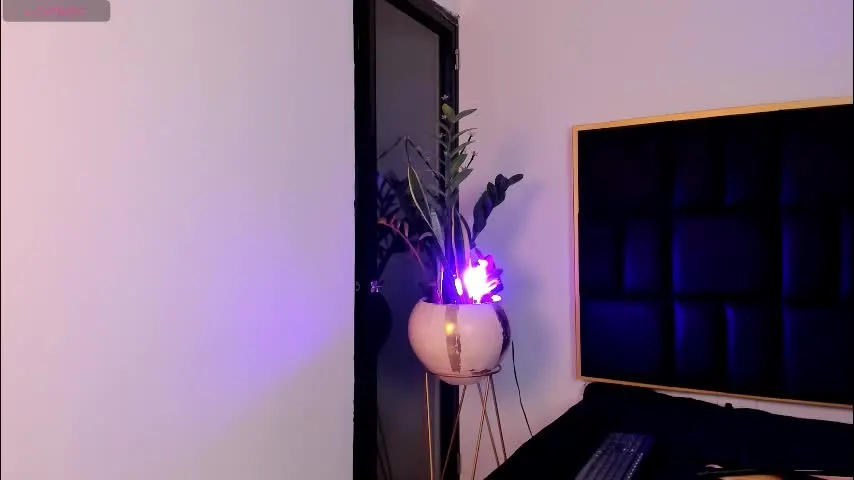 mia_roosee1 — GOAL: spank ass [0 tokens remaining] Welcome to my room! #skinny #bdsm #slave #latina #braces