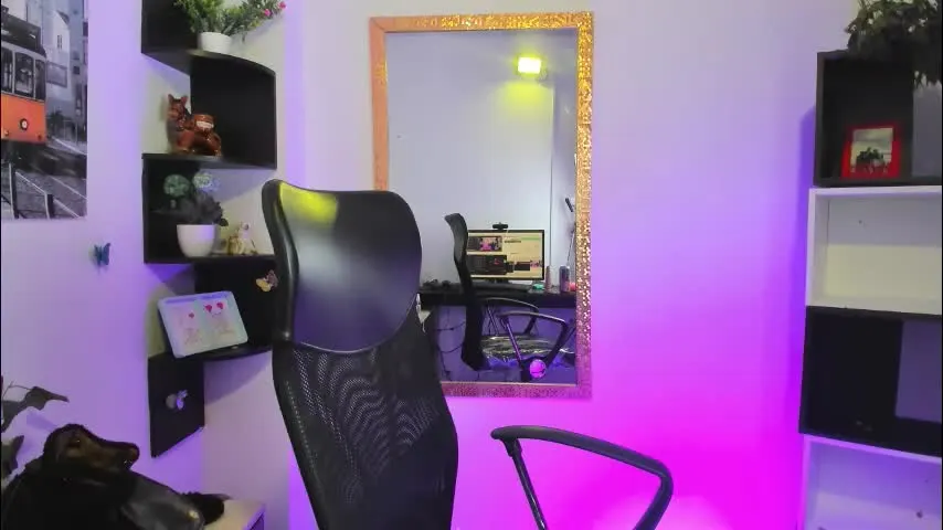 miaa_thopmson — Miaa_thopmson's room #18 #lovense #squirt #hairy #latina