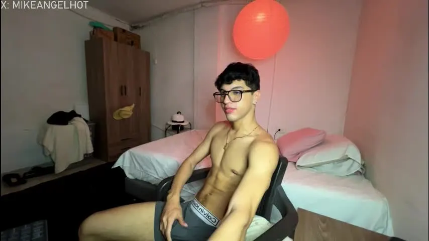 mike_pineapple — GOAL: get naked [60 tokens left] #skinny #young #muscle #twink #bigcock