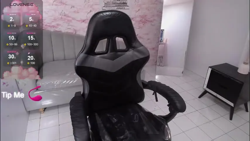 miss_andrea_t — GOAL: move your ass [42 tokens remaining] welcome to my room, let's enjoy, #bikini #squirt #glasses #bigass #young