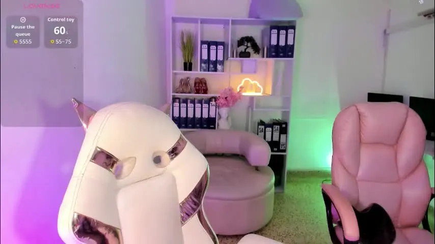 molly_sweetlove — stremers get naked at the request of the chat👅👽 Pvt is Open #lesbian #strapon #anal #couple