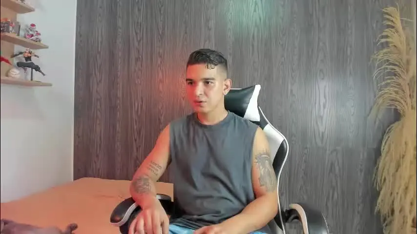 natan_77 — GOAL: GET NAKED [100 tokens remaining] Welcome to my room! #master #findom #feet #new #bigcock