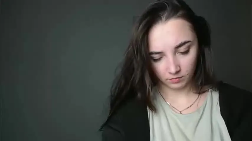 olivia_oliv — GOAL: Dance 1 min [211 tokens remaining] My room is comfortable! #teen #nonude #feet #cute #hair