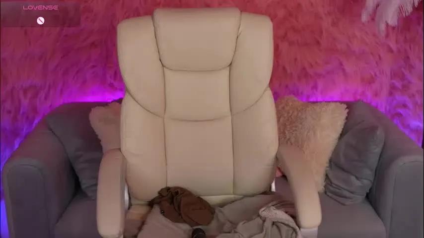 onelaya — GOAL: Take off my clothes & dance [220 tokens remaining] Hey! Let's have a lot of fun:)