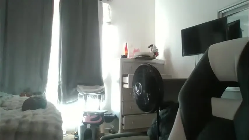 parisbaby2000 — Welcome to my room! - Goal: twerk!!!