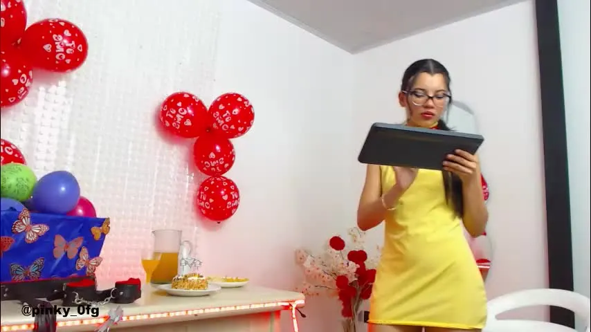 pinky_f00x — Goal: #slave #bdsm #smoke #daddy #submissive - Next Goal: spank face