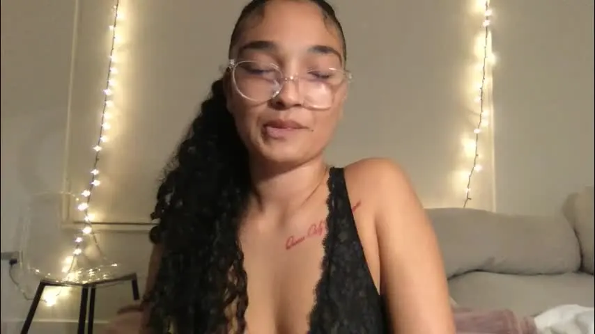 rosalinatoosexy — #new #glasses #curlyhair #lovense #ebony - Goal: panties off twerk 😳 [947 tokens left]