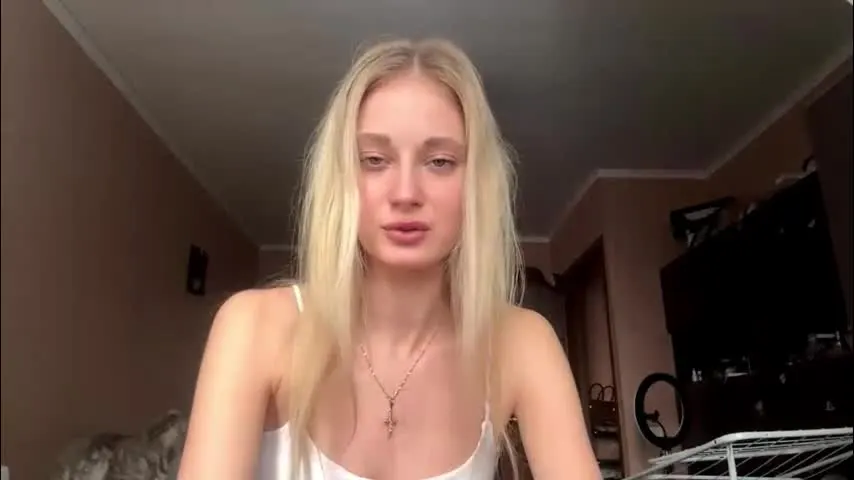 rosauranelli — #new// my first day// GOAL: Showing my kitty // #shy #skinny #blonde #18 [0 tokens remaining]