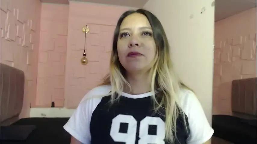 sami_1_8 — GOAL: Sexy Dance [228 tokens remaining] Welcome to my room! #feet #blonde #redhead #lovense #new