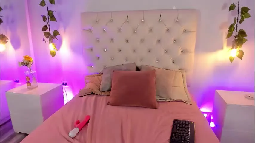 sammy_scott1 — GOAL: Massage in my ass with oil [80 tokens remaining] Cute girl with bigass wanna ride ur cock 💜JOIN MY FANCLUB💜 #bigass #curvy #saliva #deepthroat #cute