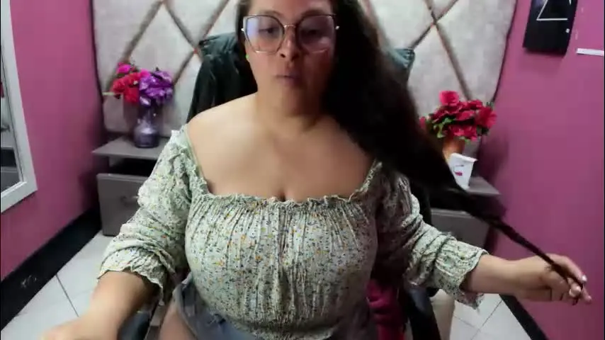 sara_thonson_ — GOAL: slap my tits and spit [29 tokens remaining] play with me and cum together